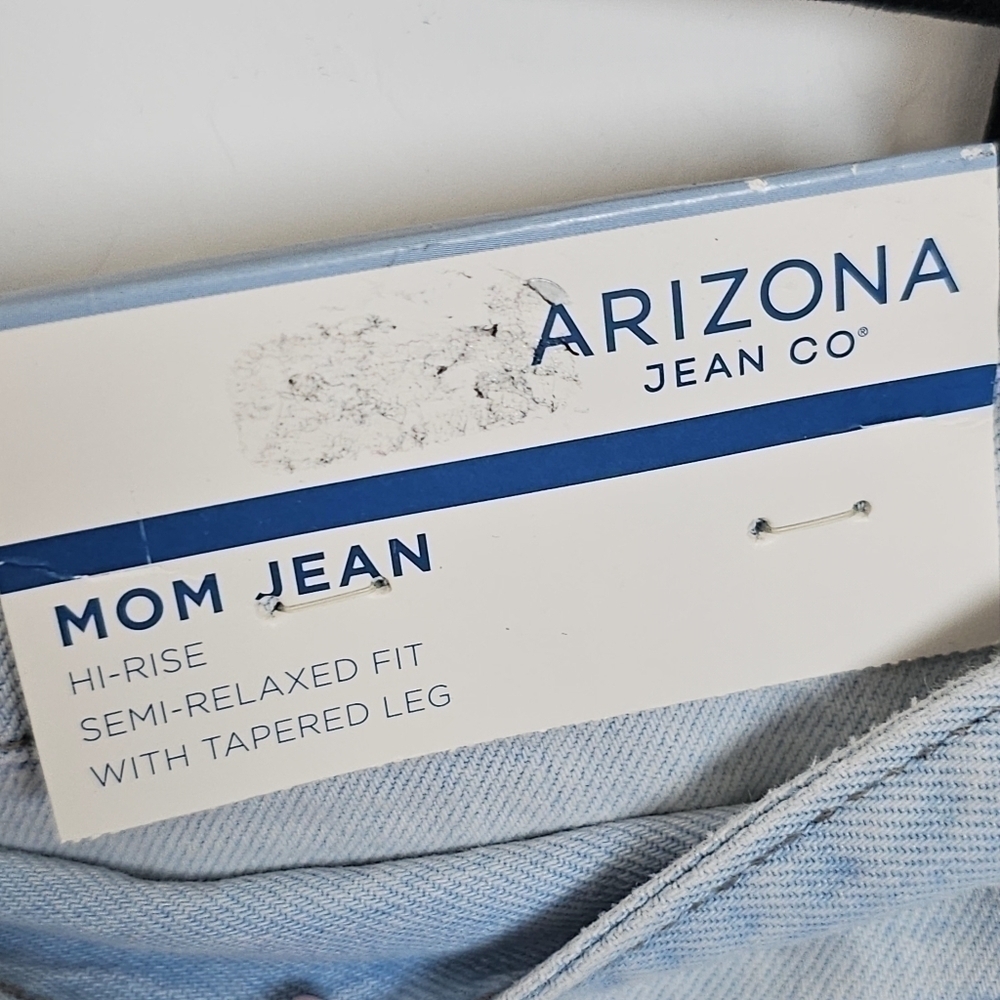 🆕️ Arizona Jeans High Rise Mom Jean Semi- Relaxed fit with tapered leg - Picture 8 of 9